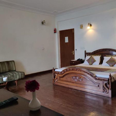 Hotel Blossom Shimla Buitenkant foto